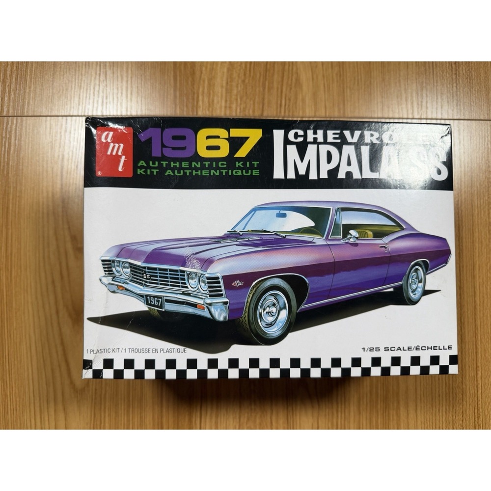 AMT 1967 Chevrolet Impala SS 1/25 Scale Plastic Model Kit AMT981